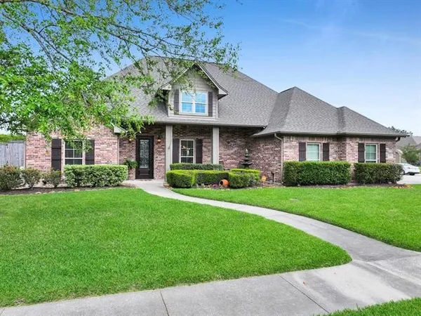$472,900 | 311 Winding Brook Drive, Lumberton, TX 77657