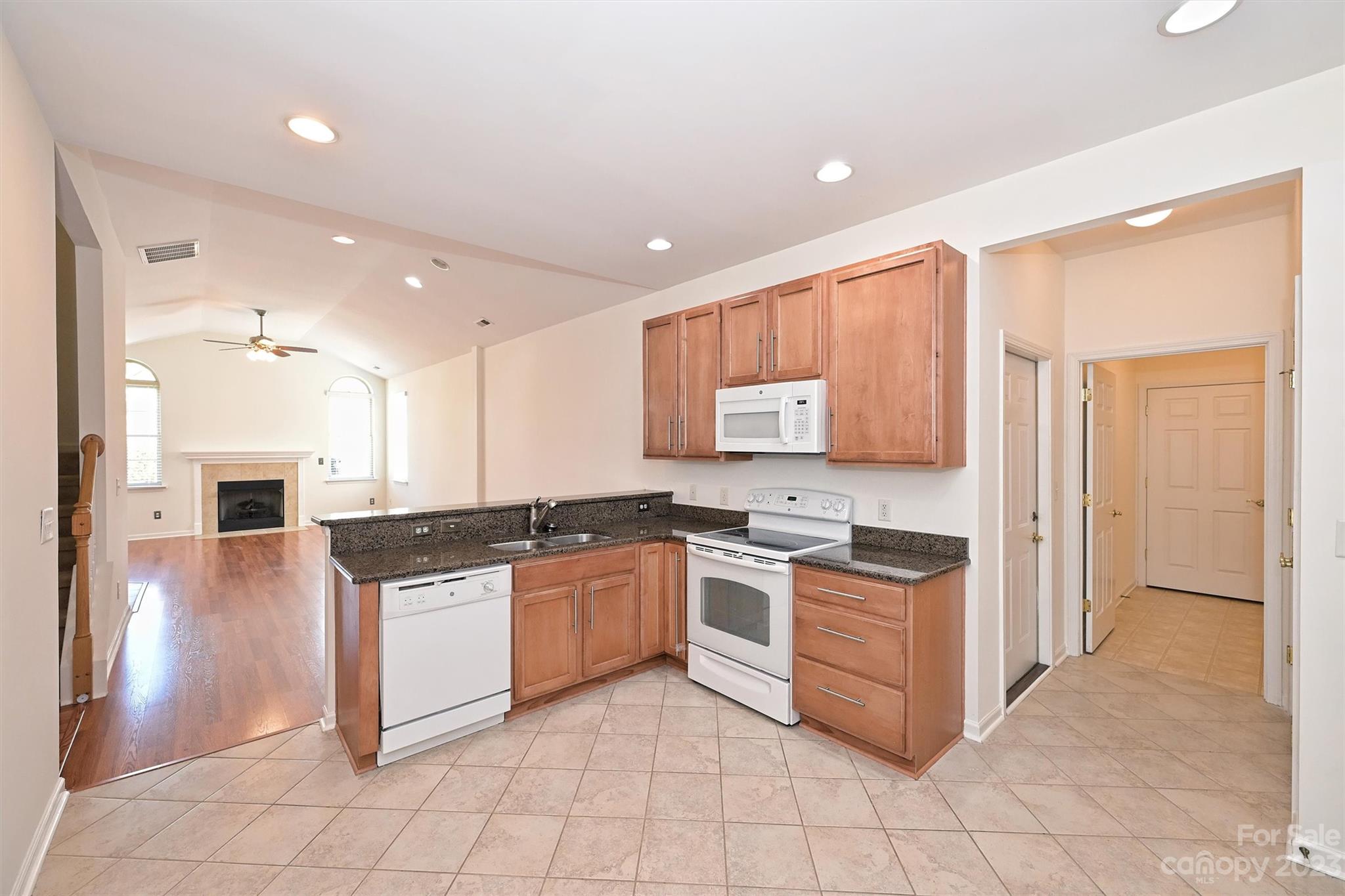 807 Ledgestone Court Tega Cay, SC 29708 - Photo 11 of 26 Gallery Image 11