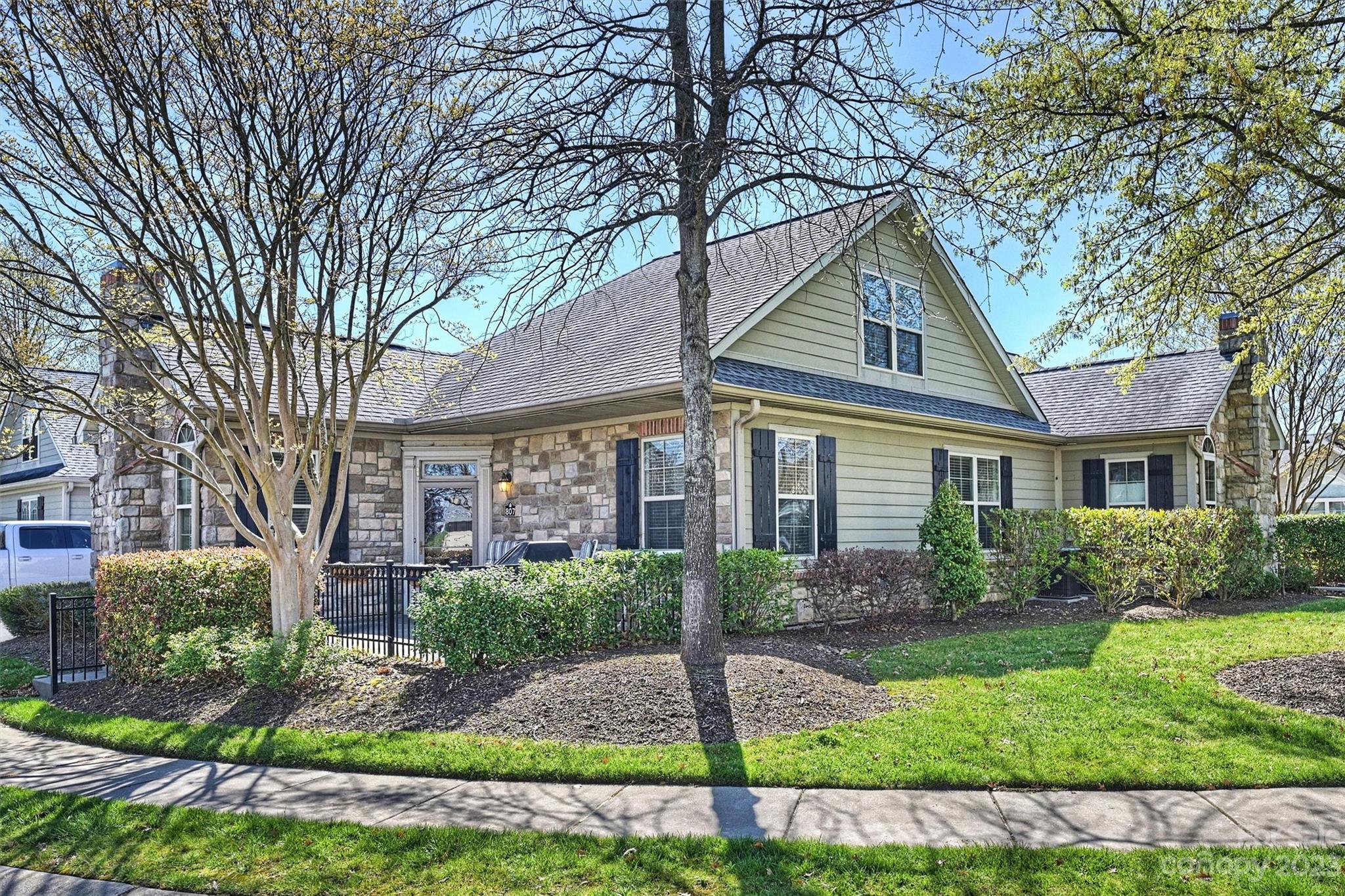 807 Ledgestone Court Tega Cay, SC 29708 - Photo 2 of 26 Gallery Image 2