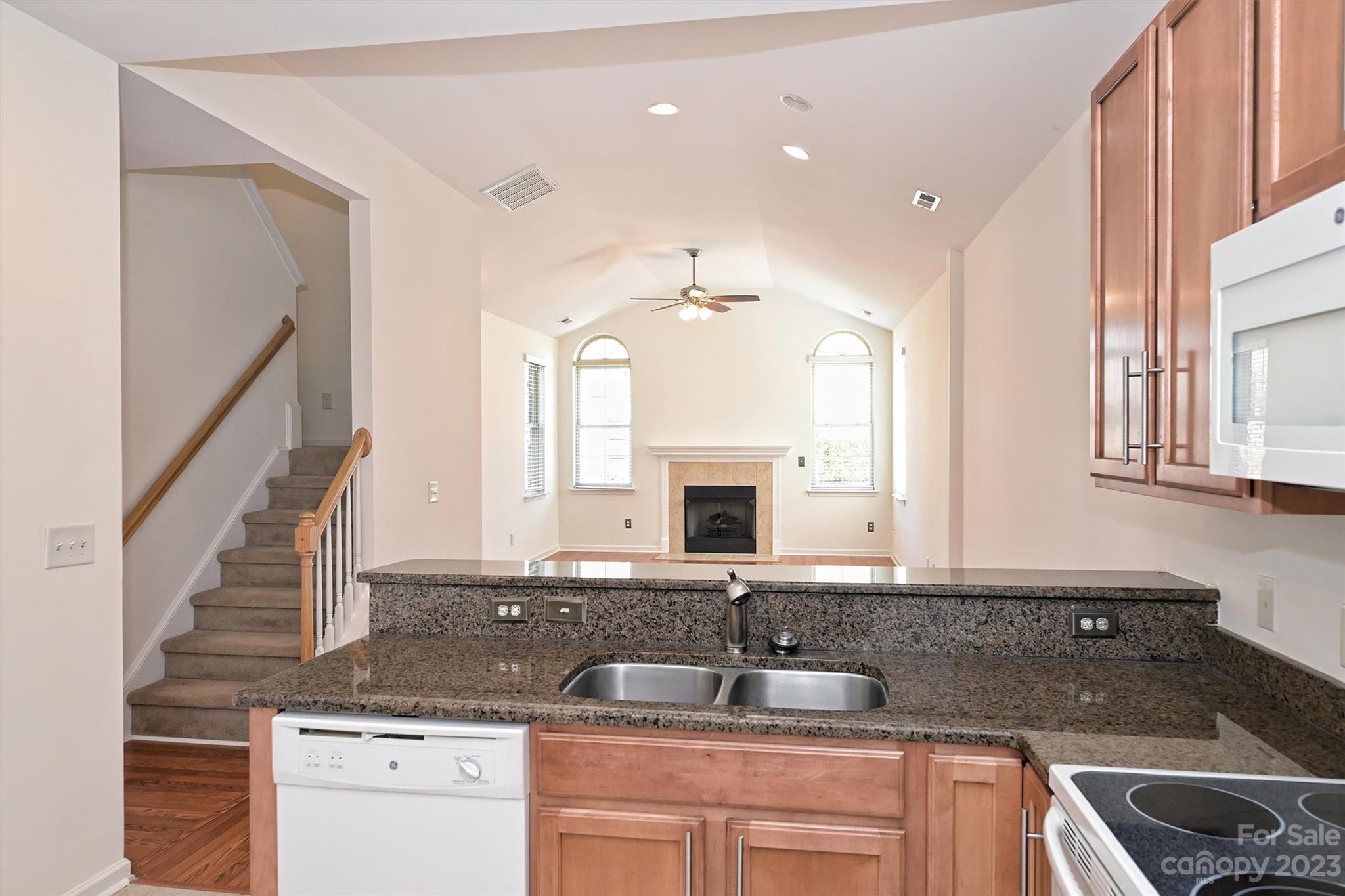 807 Ledgestone Court Tega Cay, SC 29708 - Photo 10 of 26 Gallery Image 10