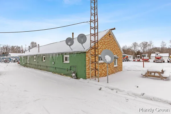 $342,500 | 21229 Northland Drive, Paris, MI 49338