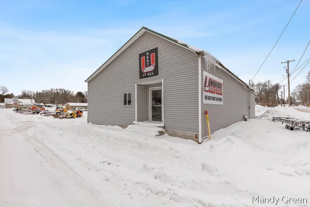 $375,000 | 21229 Northland Drive, Paris, MI 49338