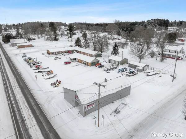 $342,500 | 21229 Northland Drive, Paris, MI 49338