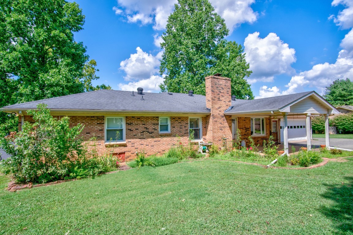 2407 Braxton Bragg Drive Murfreesboro, TN 37129 - Photo 5 of 23 a front view of house with yard and green space