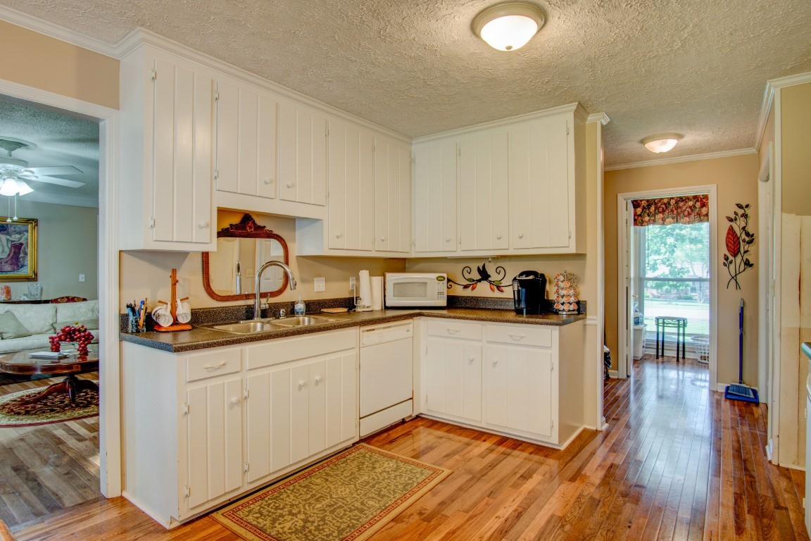2407 Braxton Bragg Drive Murfreesboro, TN 37129 - Photo 9 of 23 a kitchen with granite countertop a sink cabinets and wooden floor