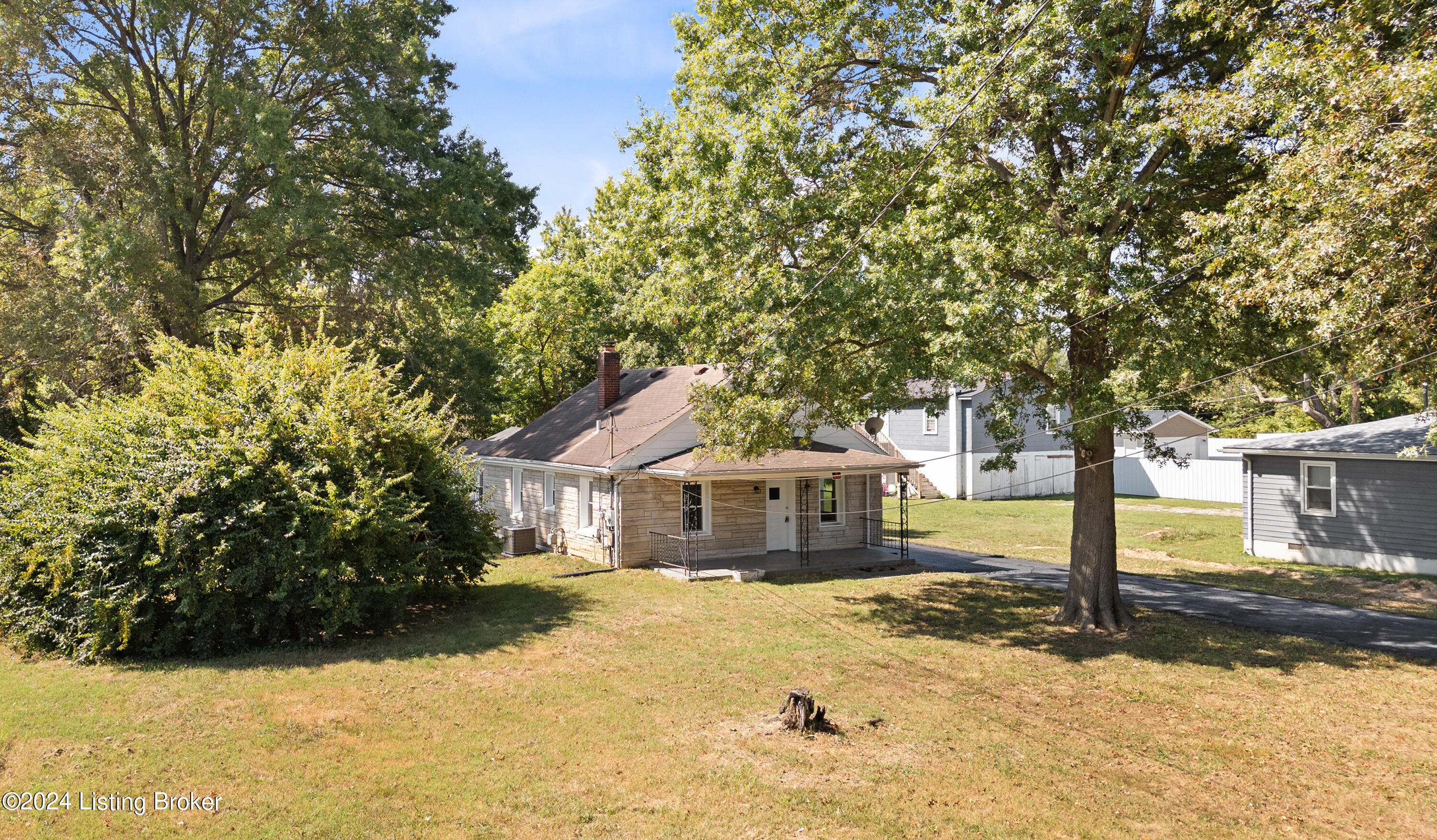 5706 Barrett Lane Louisville, KY 40272 - Photo 26 of 29 001