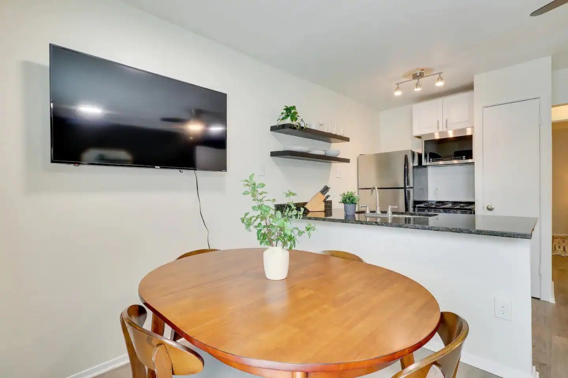 2401 Manor Road, Unit 129 Austin, TX 78722 - Photo 13 of 21 a dining room with furniture and a potted plant