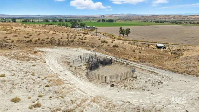 $300,000 | 32267 Bruneau Cemetery Road, Bruneau, ID 83604