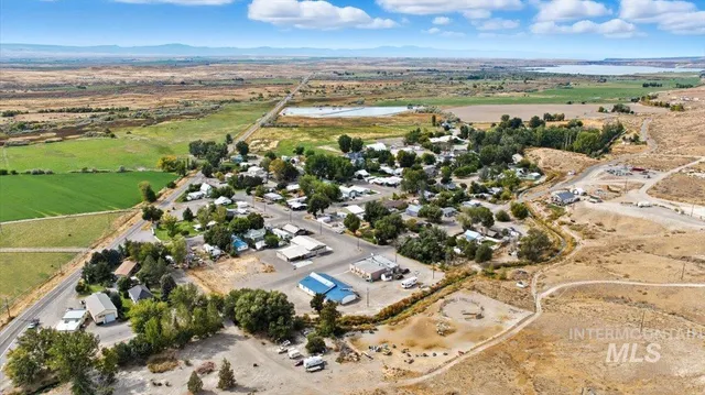 $300,000 | 32267 Bruneau Cemetery Road, Bruneau, ID 83604