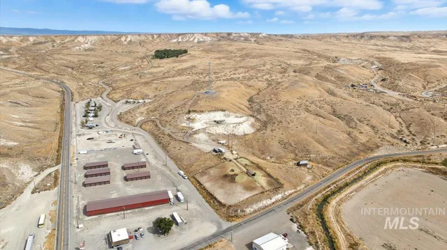 $300,000 | 32267 Bruneau Cemetery Road, Bruneau, ID 83604