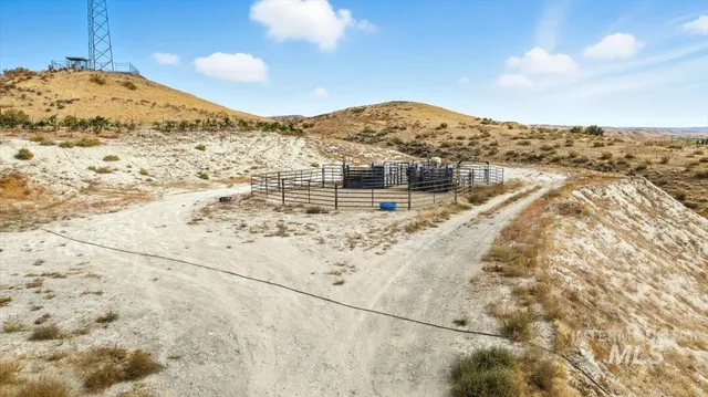 $300,000 | 32267 Bruneau Cemetery Road, Bruneau, ID 83604