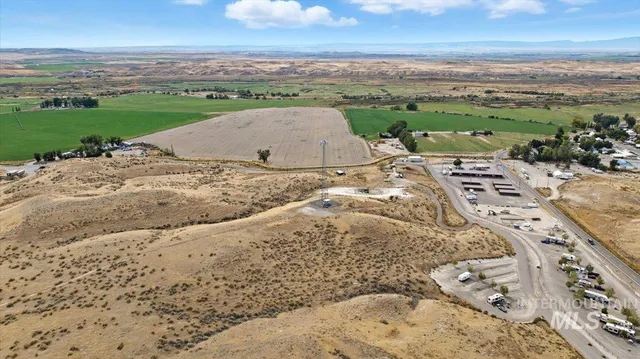 $300,000 | 32267 Bruneau Cemetery Road, Bruneau, ID 83604