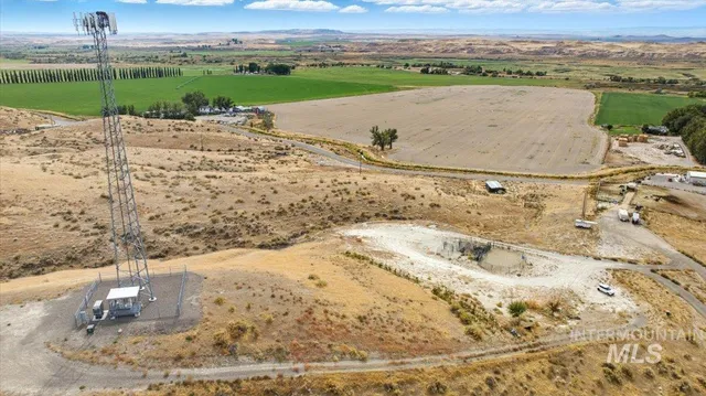 $300,000 | 32267 Bruneau Cemetery Road, Bruneau, ID 83604