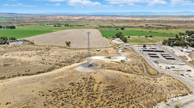 $300,000 | 32267 Bruneau Cemetery Road, Bruneau, ID 83604