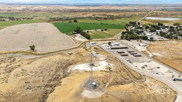 $300,000 | 32267 Bruneau Cemetery Road, Bruneau, ID 83604