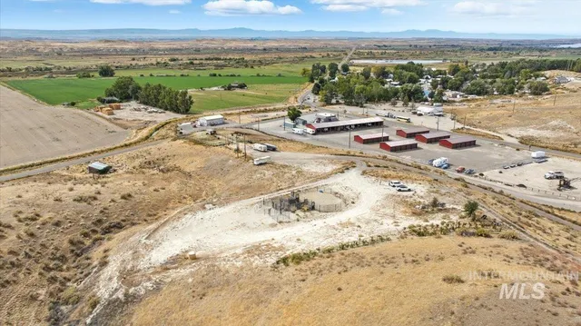 $300,000 | 32267 Bruneau Cemetery Road, Bruneau, ID 83604