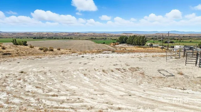 $300,000 | 32267 Bruneau Cemetery Road, Bruneau, ID 83604