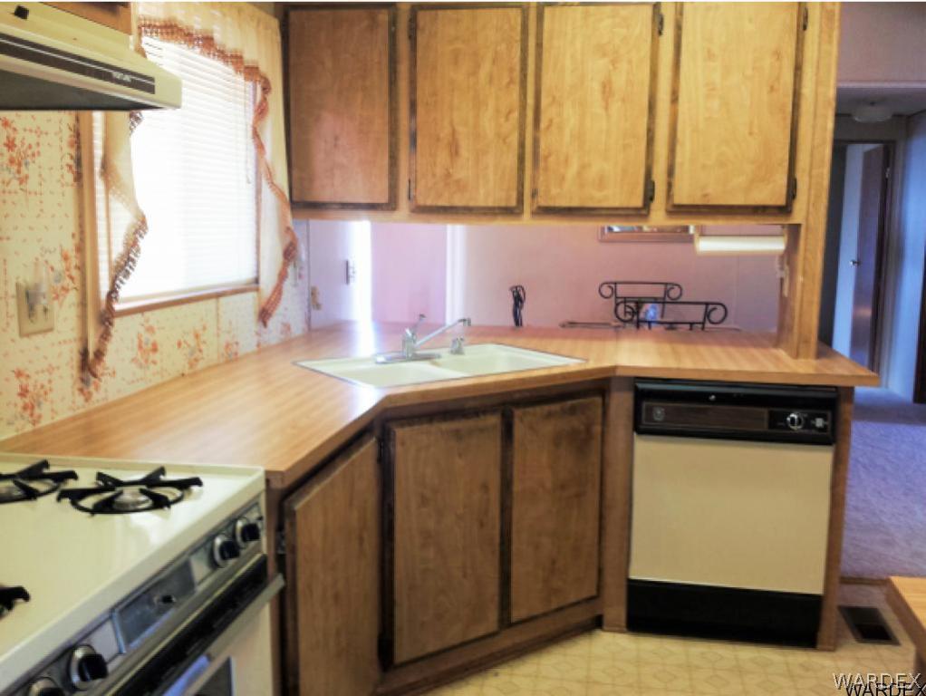1725 South Verde Road Golden Valley, AZ 86413 - Photo 8 of 21 Kitchen