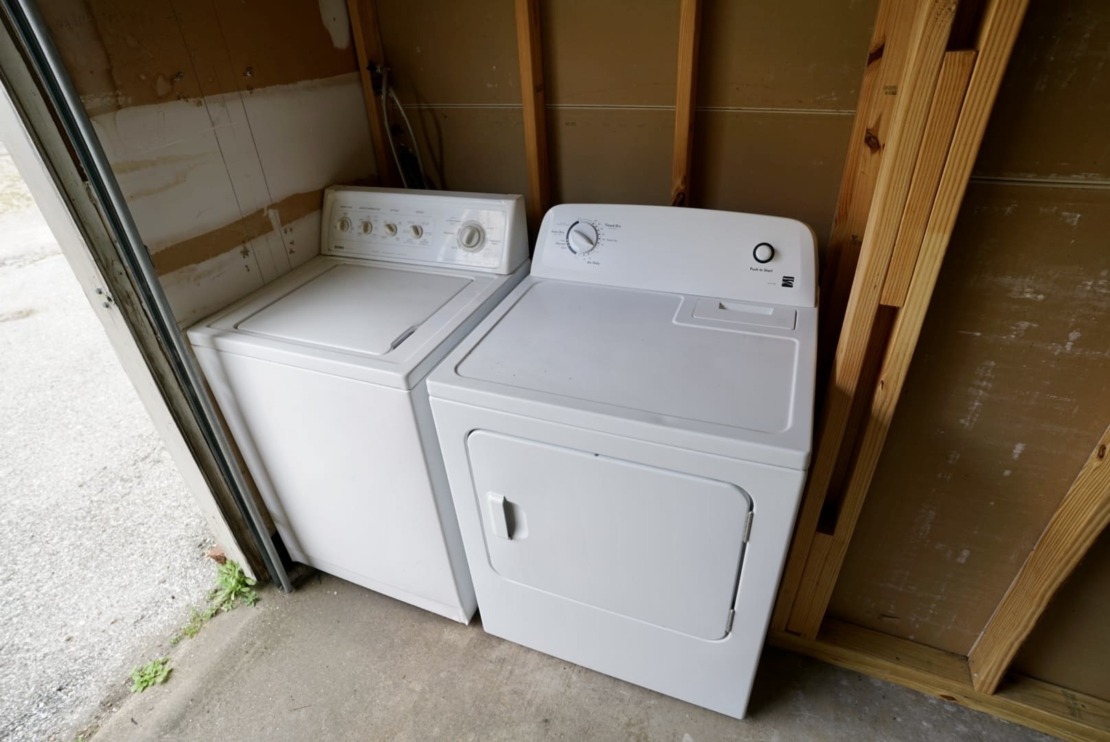 3309 Lawrence Street Houston, TX 77018 - Photo 17 of 21 a utility room with dryer and washer