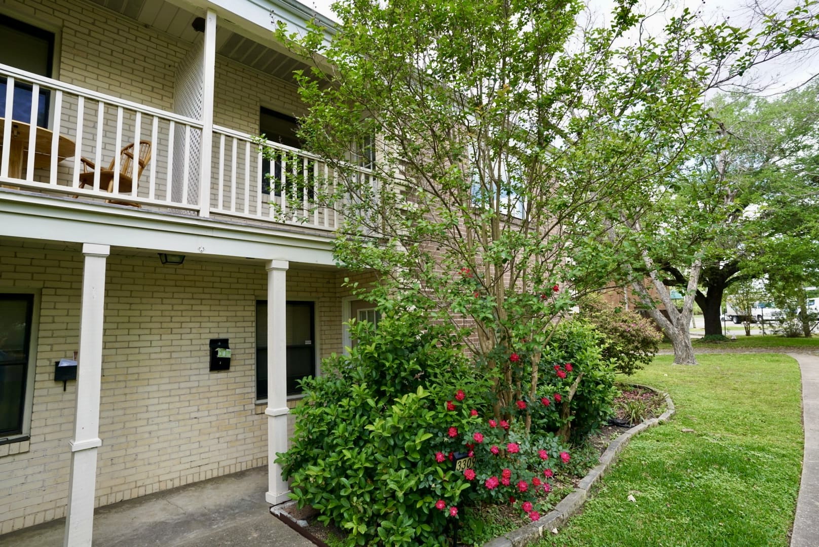 3309 Lawrence Street Houston, TX 77018 - Photo 20 of 21 front view of a house with a yard