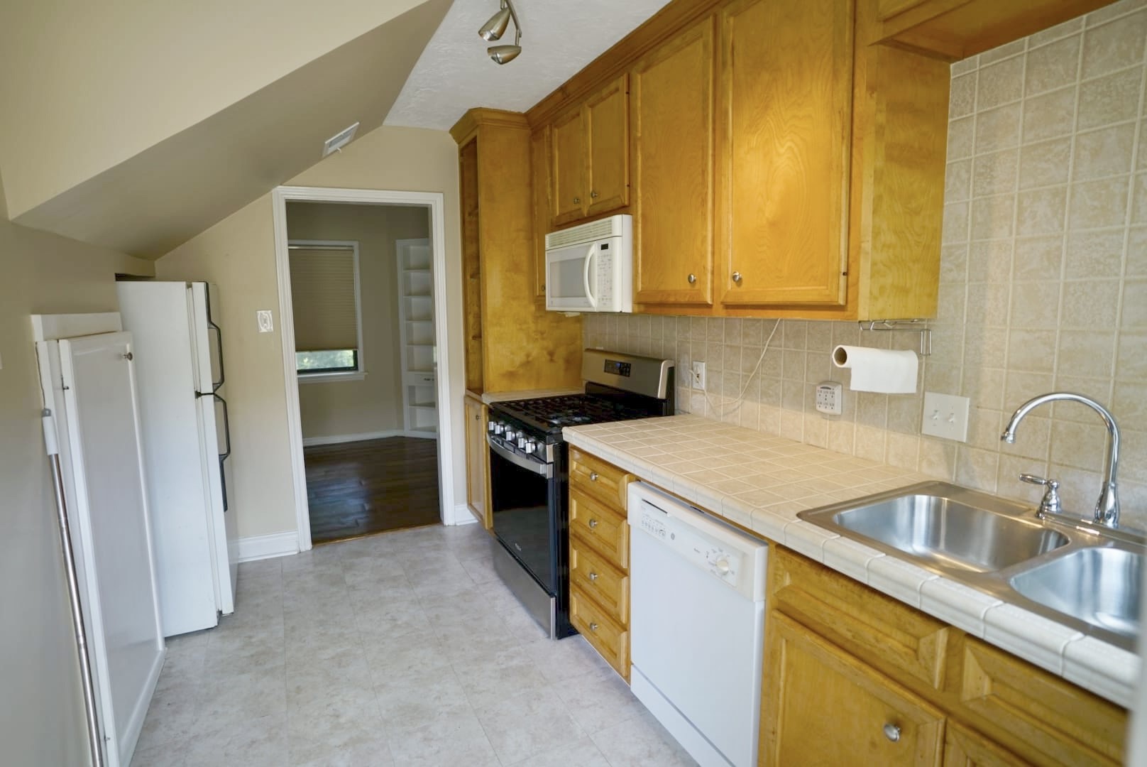 3309 Lawrence Street Houston, TX 77018 - Photo 4 of 21 a kitchen that has a sink and a stove in it