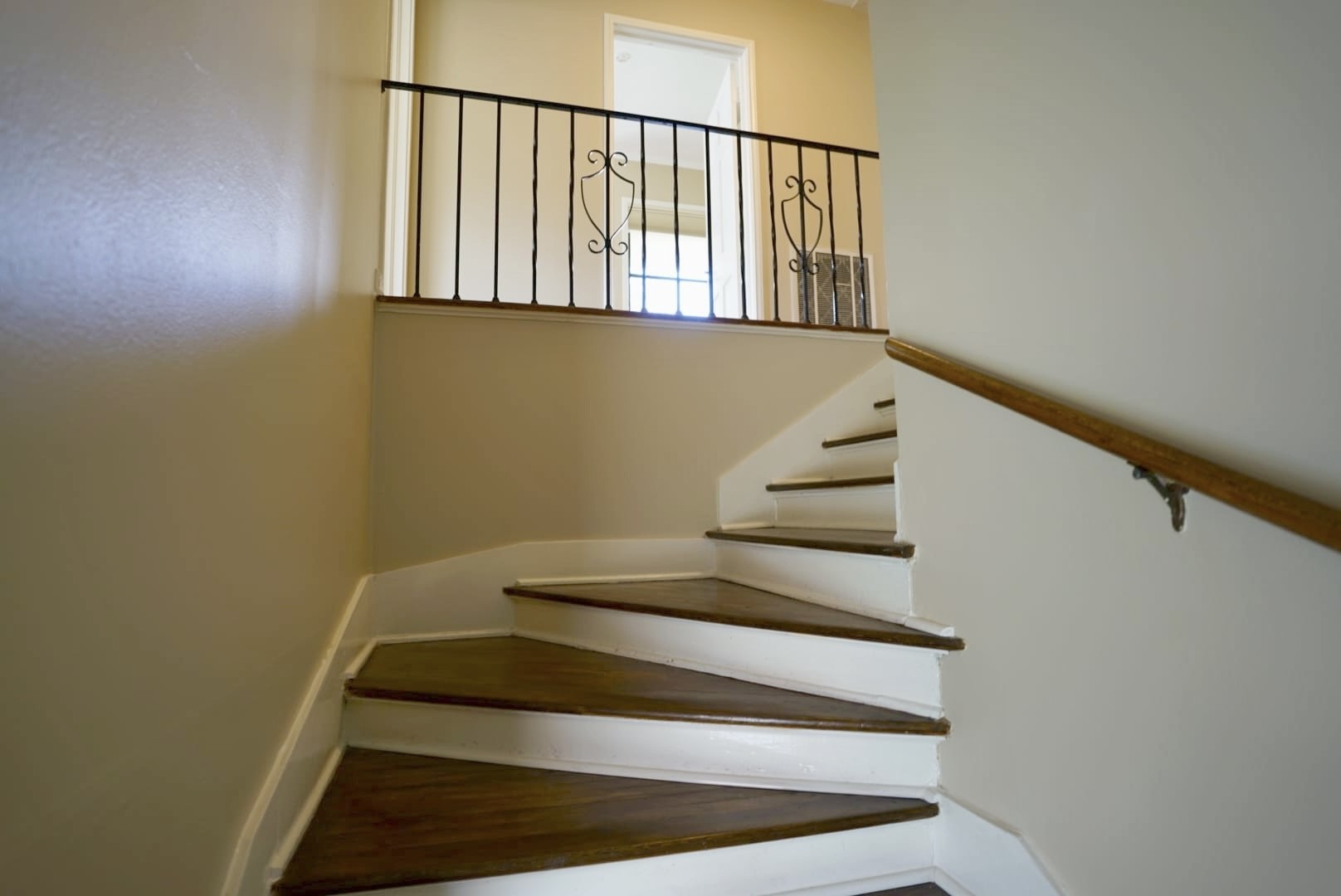 3309 Lawrence Street Houston, TX 77018 - Photo 7 of 21 a view of entryway