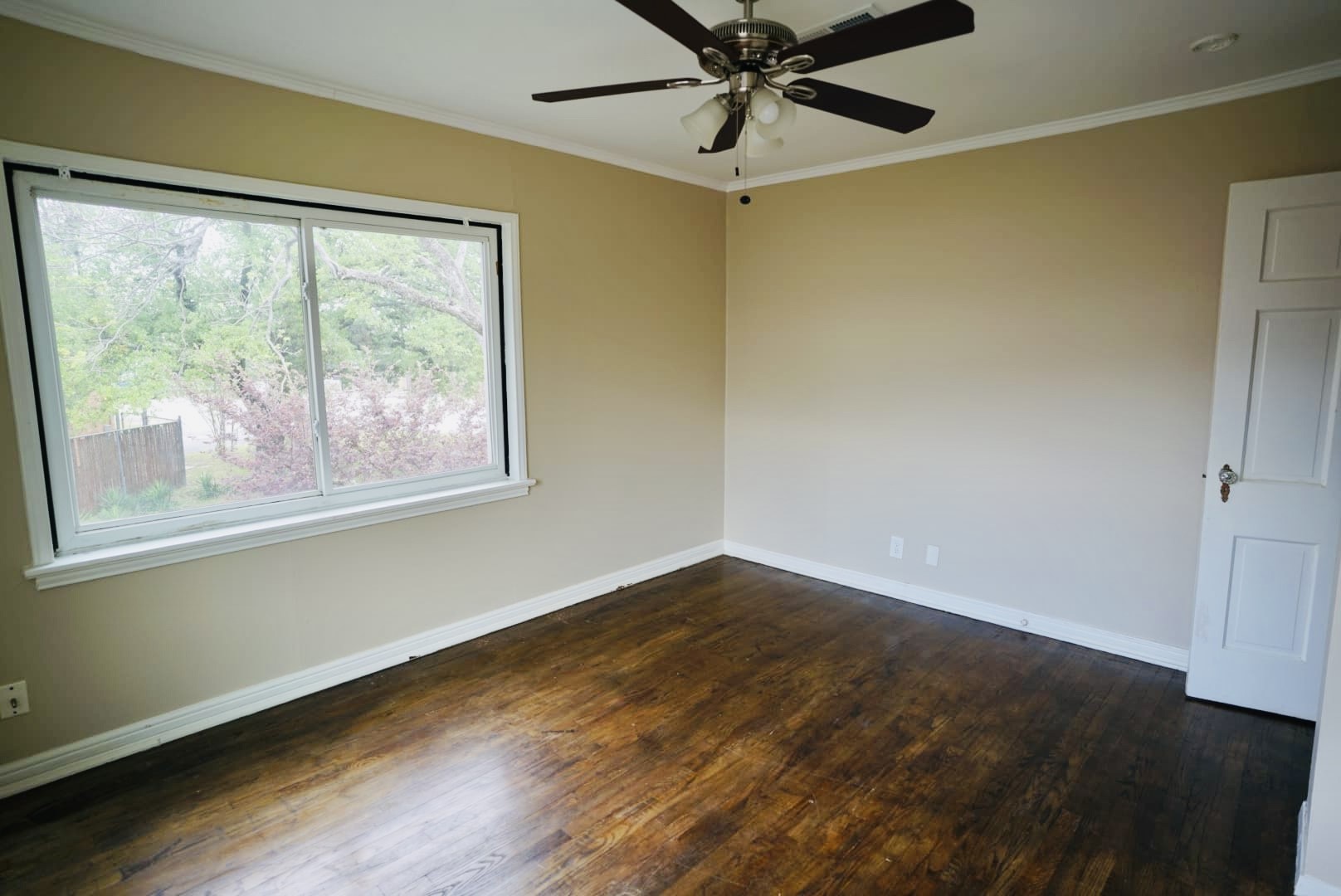 3309 Lawrence Street Houston, TX 77018 - Photo 10 of 21 a view of a big room with wooden floor and windows
