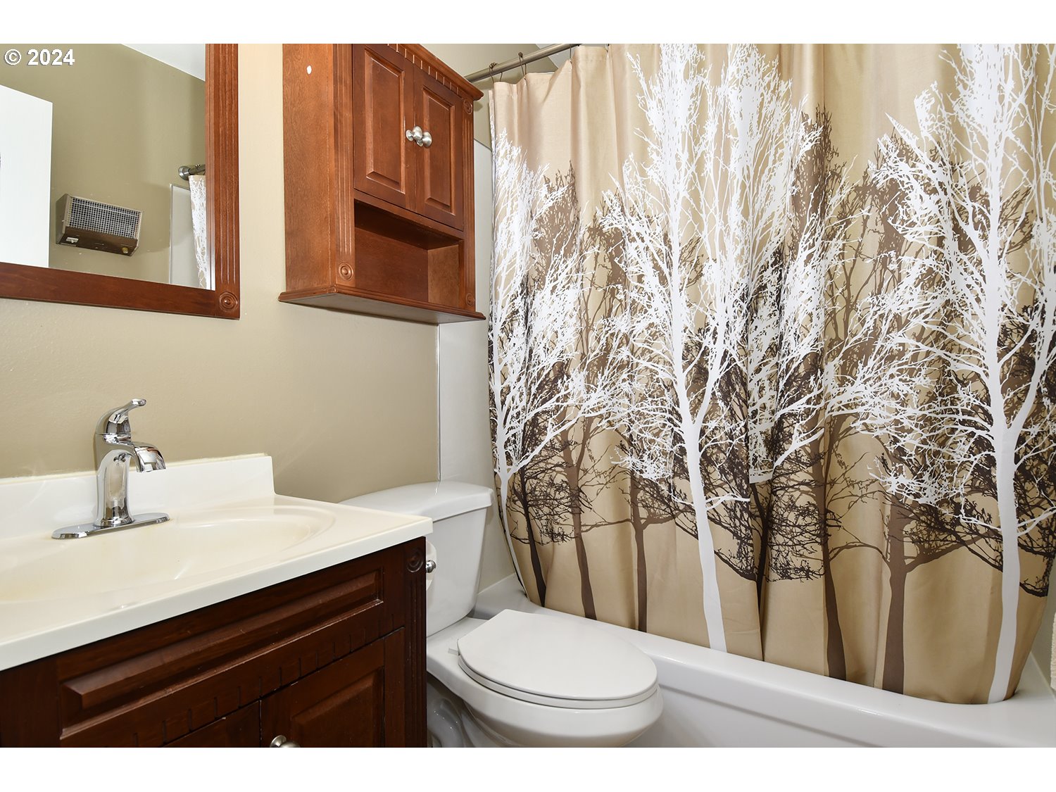 200 Southwest Florence Avenue Gresham, OR 97080 - Photo 13 of 35 Bathroom