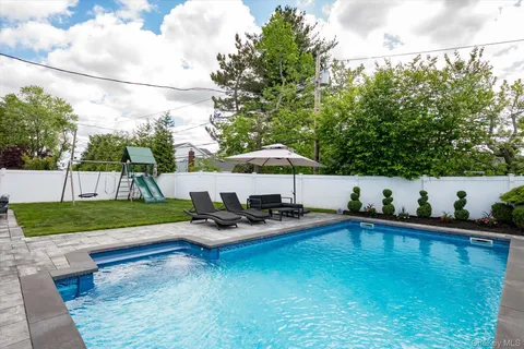 $1,285,000 | 10 Jeremy Avenue, Plainview, NY 11803