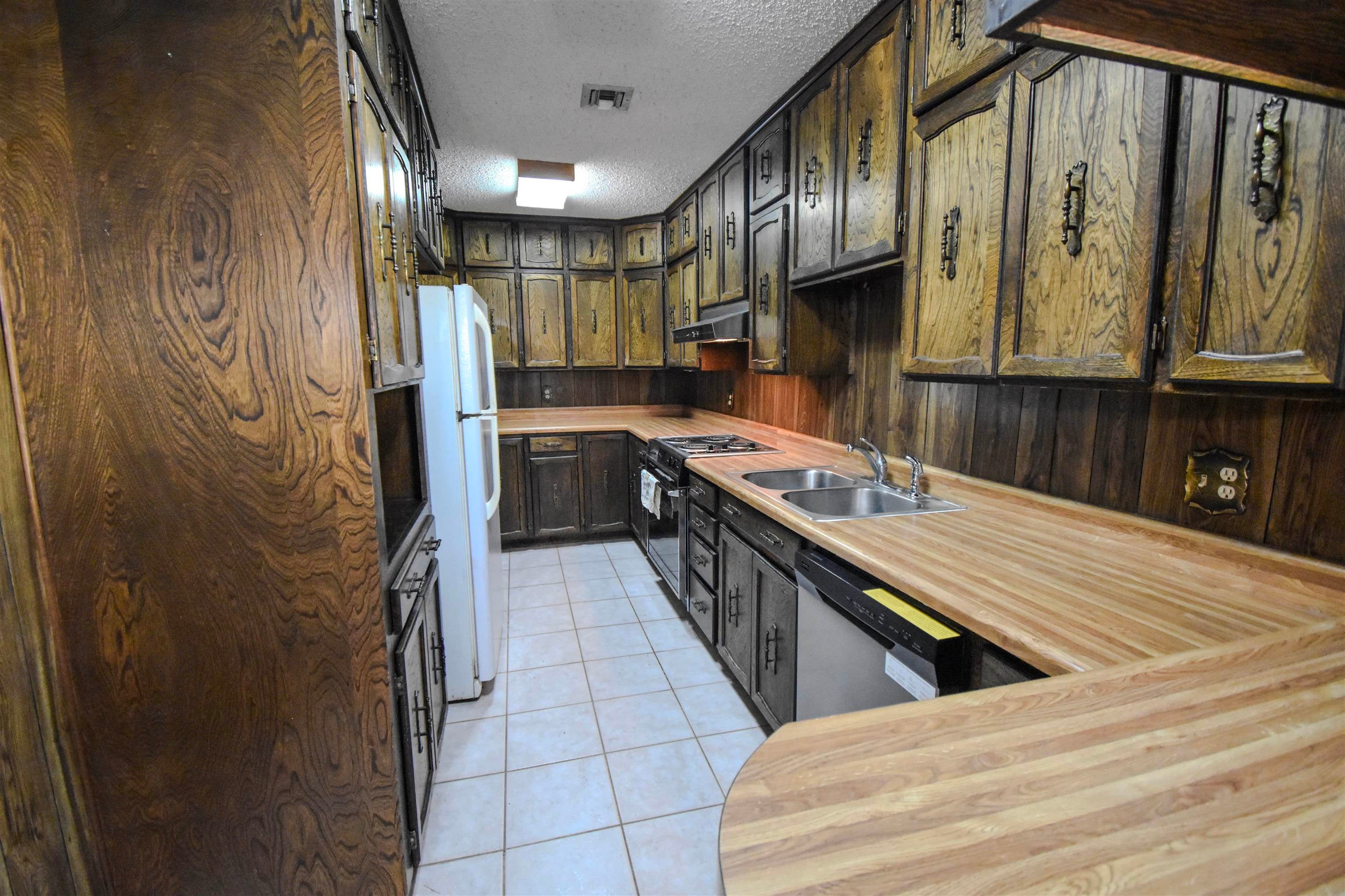 1446 Huntsman Street Orange, TX 77632 - Photo 9 of 38 Gallery Image 9