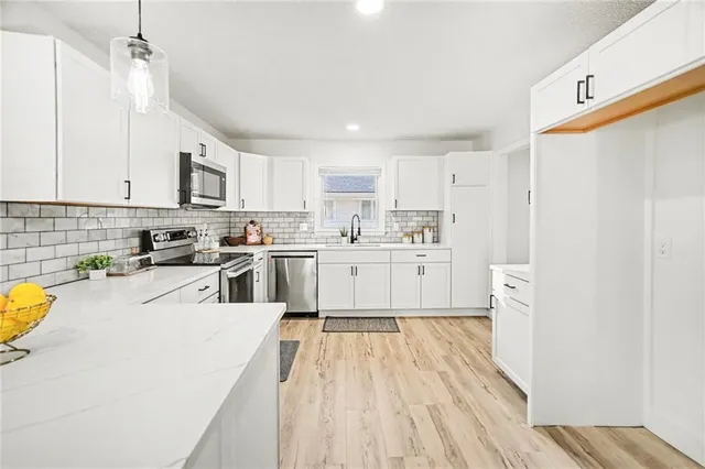 $358,000 | 619 East 109th Terrace, Kansas City, MO 64131