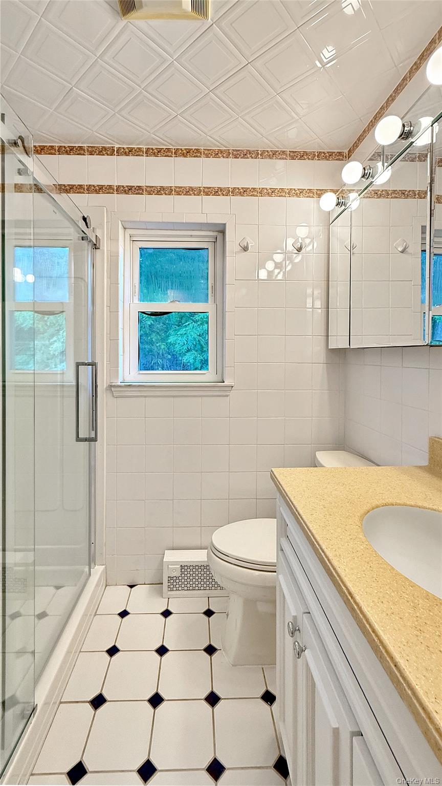 3 Forge Gate Drive, Unit B6A Cold Spring, NY 10516 - Photo 11 of 12 Second floor full Bathroom