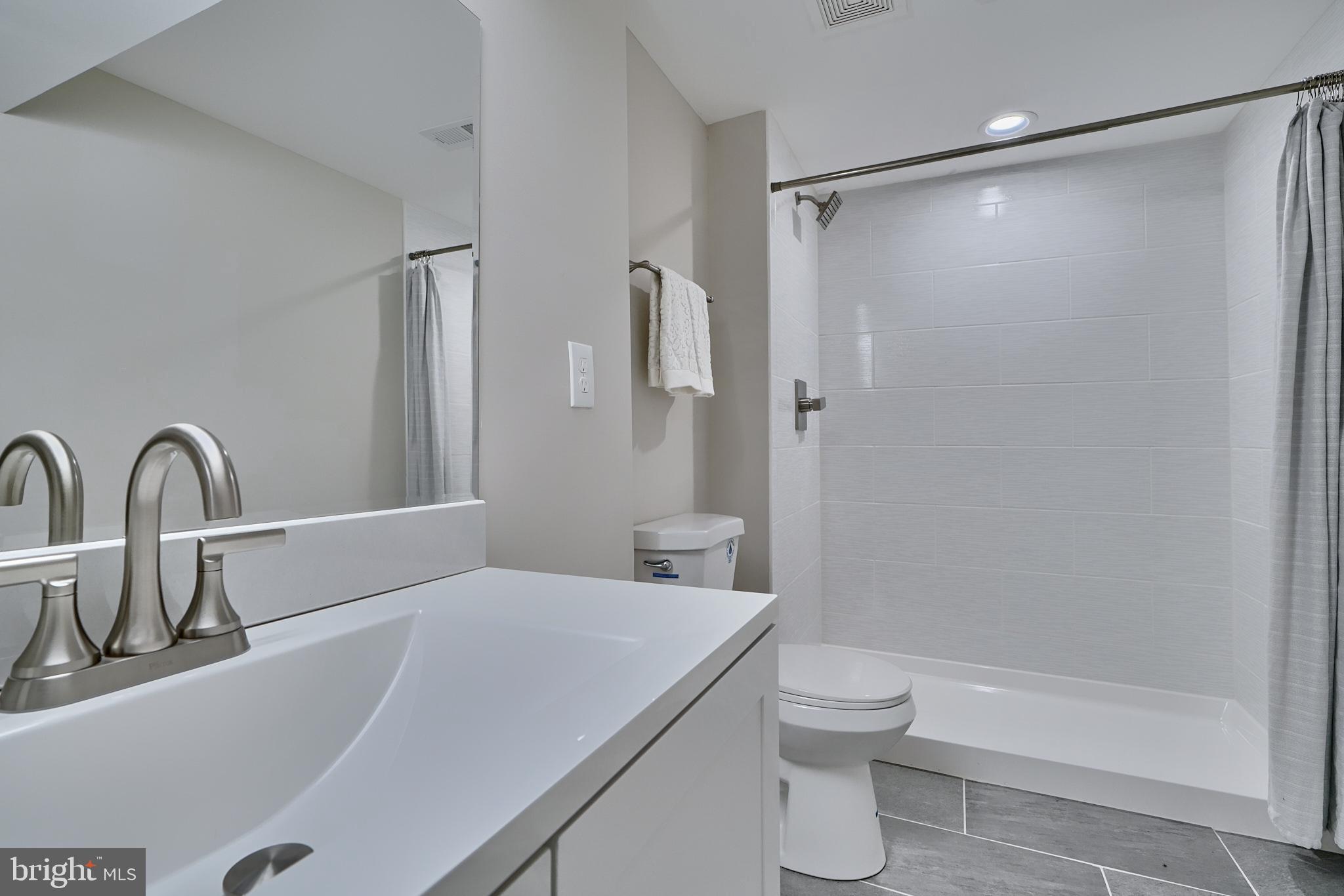 3414 North Point Road Dundalk, MD 21222 - Photo 44 of 46 Full bath