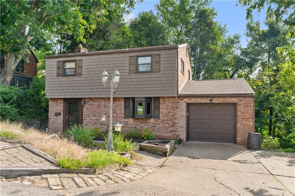 33 Roxbury Road Pittsburgh, PA 15221 - Photo 1 of 28 Gallery Image 1