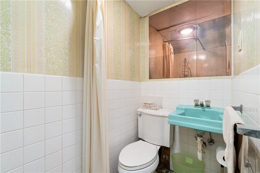33 Roxbury Road Pittsburgh, PA 15221 - Photo 20 of 28 Full bath - Lower level