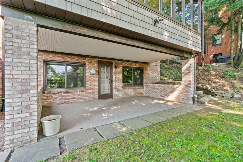 33 Roxbury Road Pittsburgh, PA 15221 - Photo 22 of 28 Lower level entry