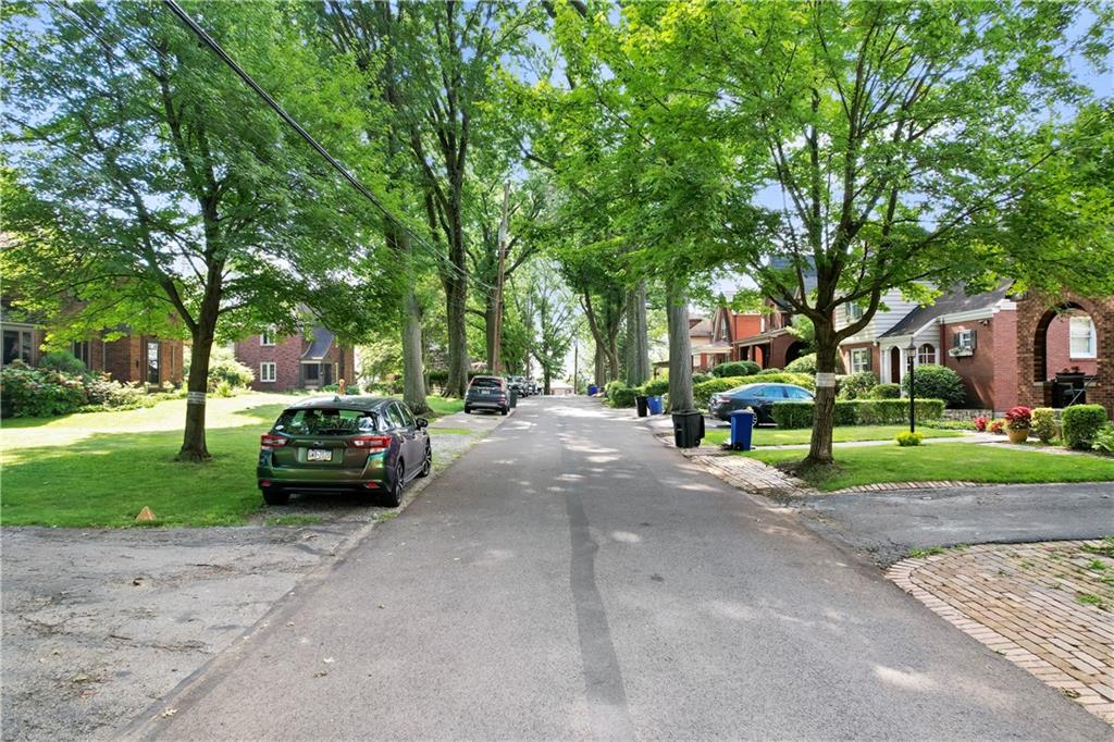 33 Roxbury Road Pittsburgh, PA 15221 - Photo 28 of 28 Private tree-lined road