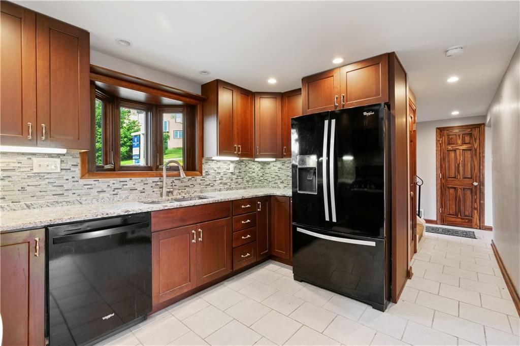 33 Roxbury Road Pittsburgh, PA 15221 - Photo 5 of 28 Gallery Image 5