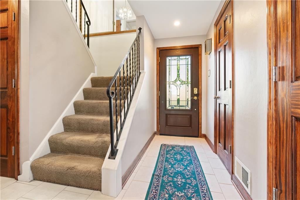 33 Roxbury Road Pittsburgh, PA 15221 - Photo 6 of 28 Main level