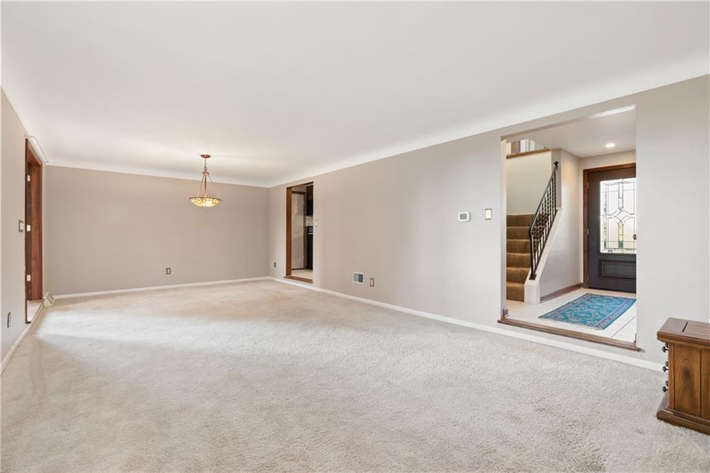 33 Roxbury Road Pittsburgh, PA 15221 - Photo 8 of 28 and dining room - Main level