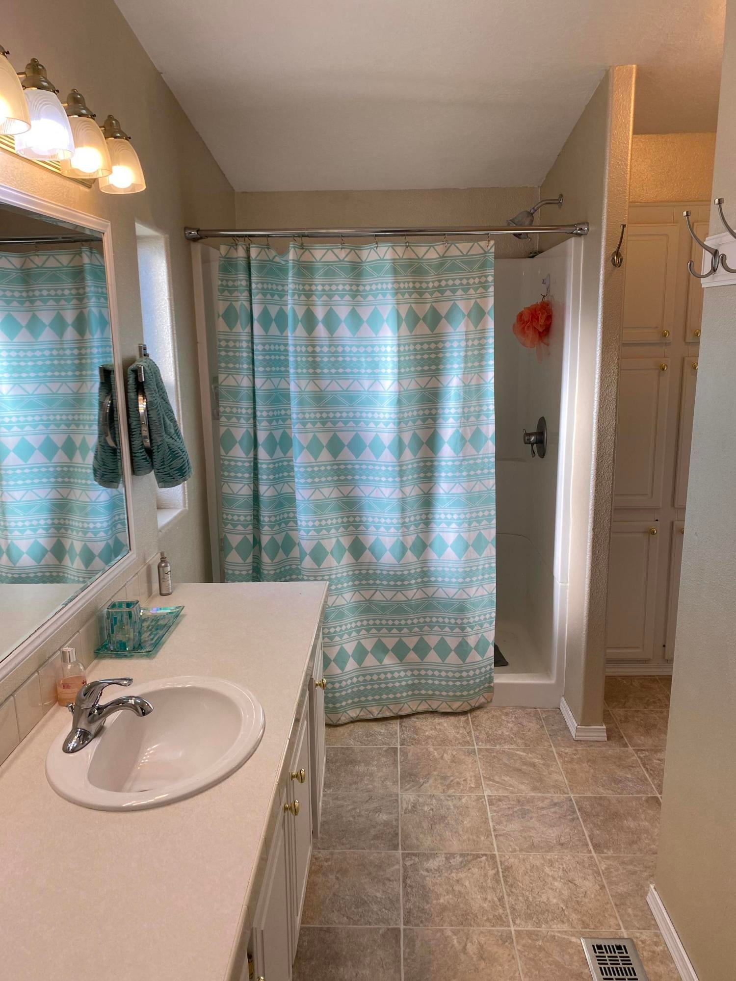 56340 Oil Dri Road Silver Lake, OR 97638 - Photo 22 of 34 Master bath
