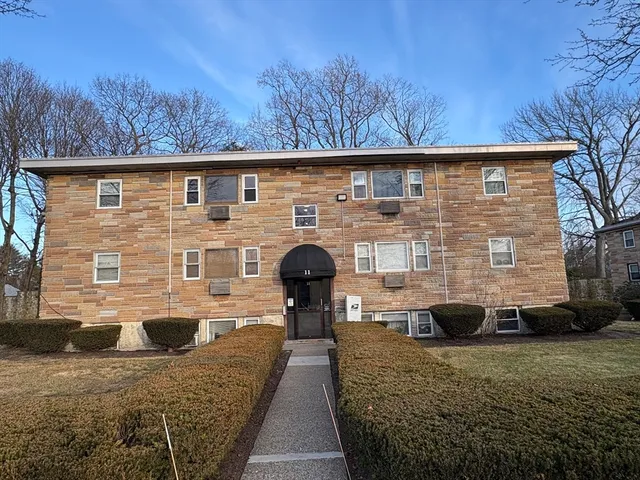 $225,000 | 11 Auna Drive, Unit 10, Brockton, MA 02301