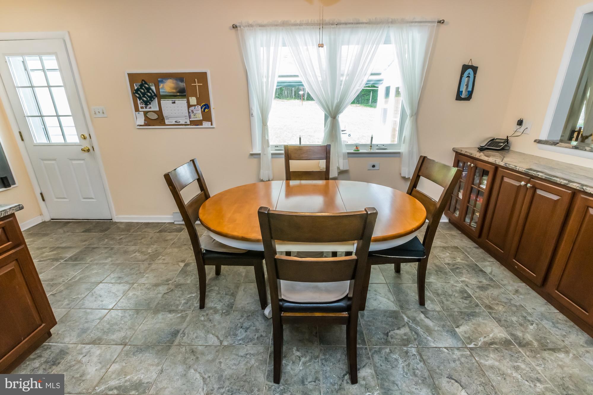 102 Grandview Road Downingtown, PA 19335 - Photo 18 of 43 beautiful eat-in kitchen with granite countertops