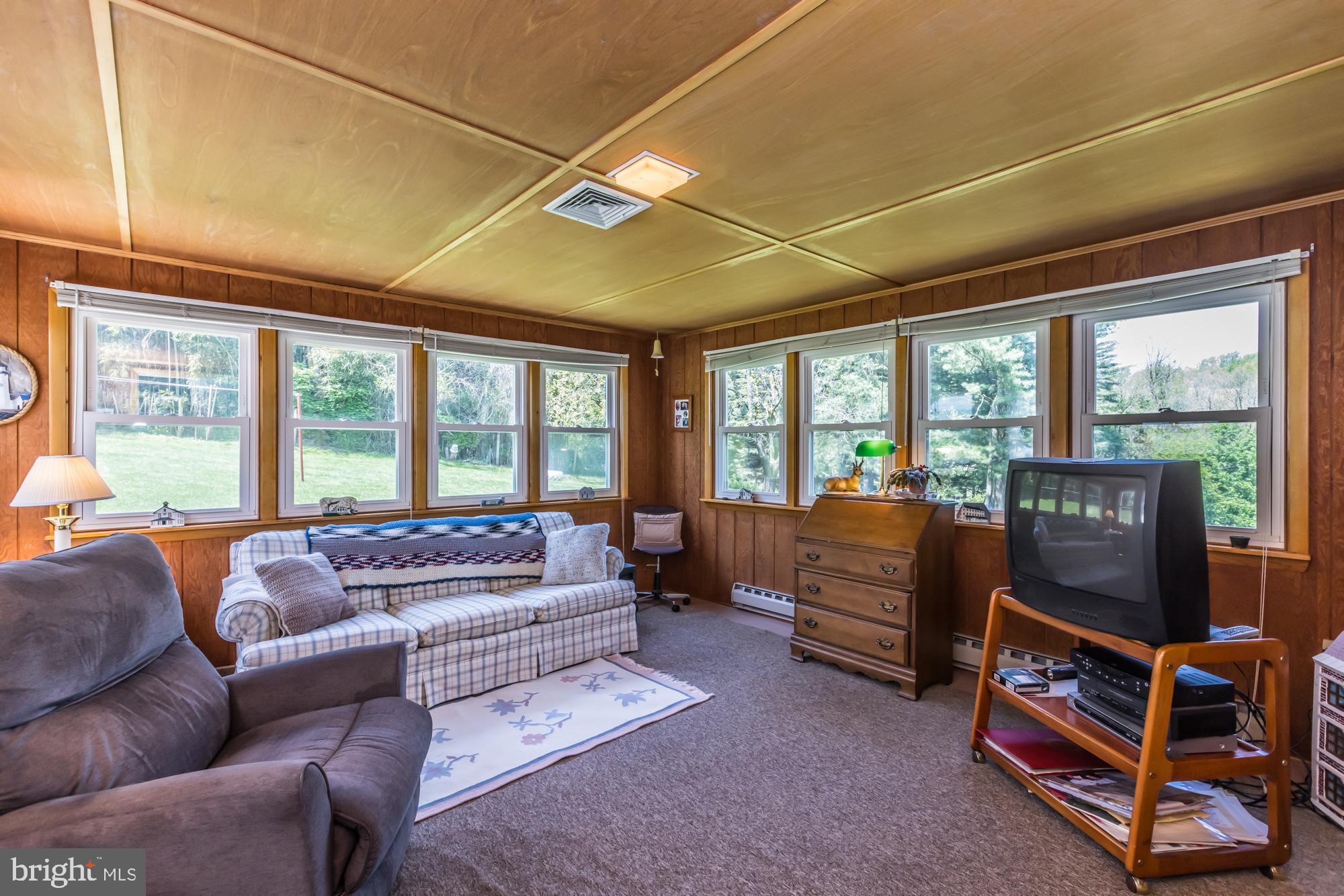 102 Grandview Road Downingtown, PA 19335 - Photo 24 of 43 Sunroom/Florida room, w/access to patio and DR!