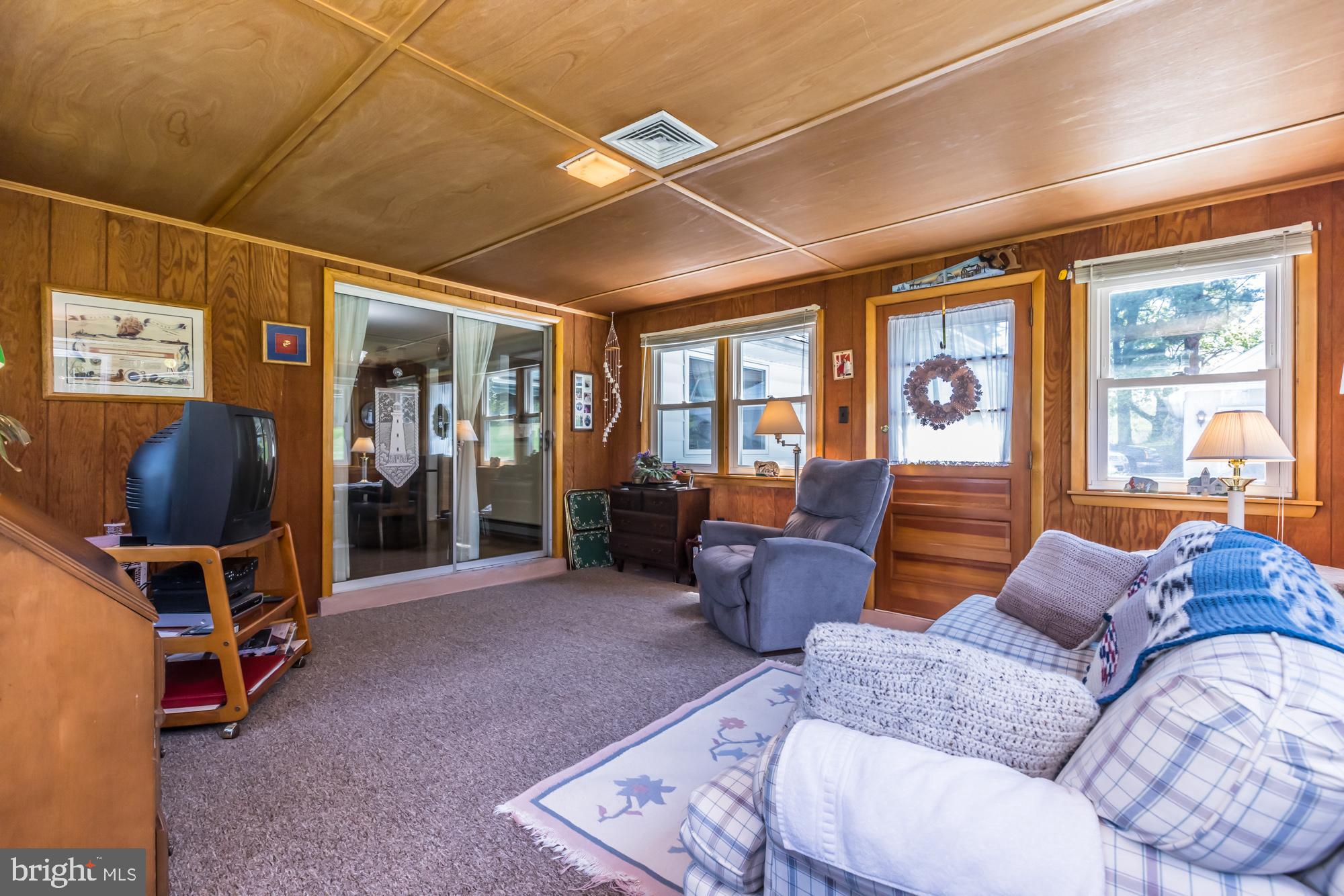 102 Grandview Road Downingtown, PA 19335 - Photo 25 of 43 Sunroom/Florida room, w/access to patio and DR!