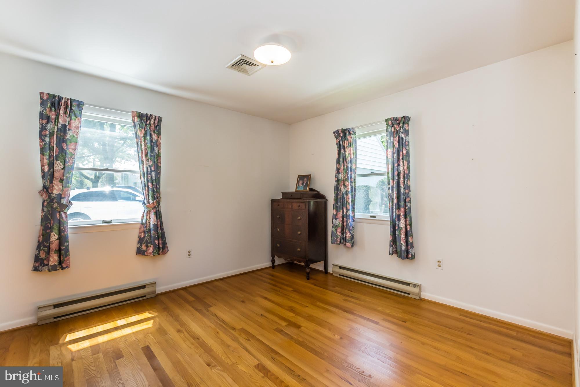102 Grandview Road Downingtown, PA 19335 - Photo 36 of 43 MIL suite bedroom with double closet