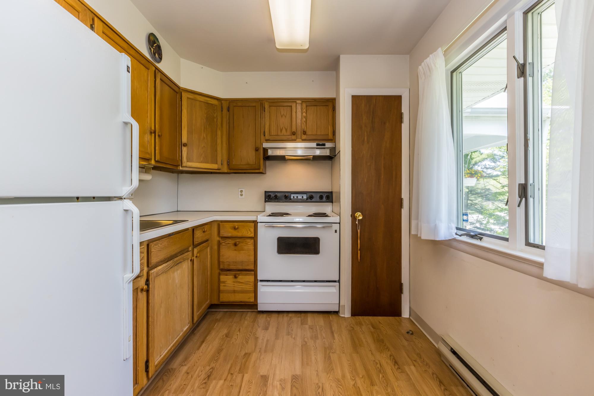 102 Grandview Road Downingtown, PA 19335 - Photo 39 of 43 MIL suite kitchen