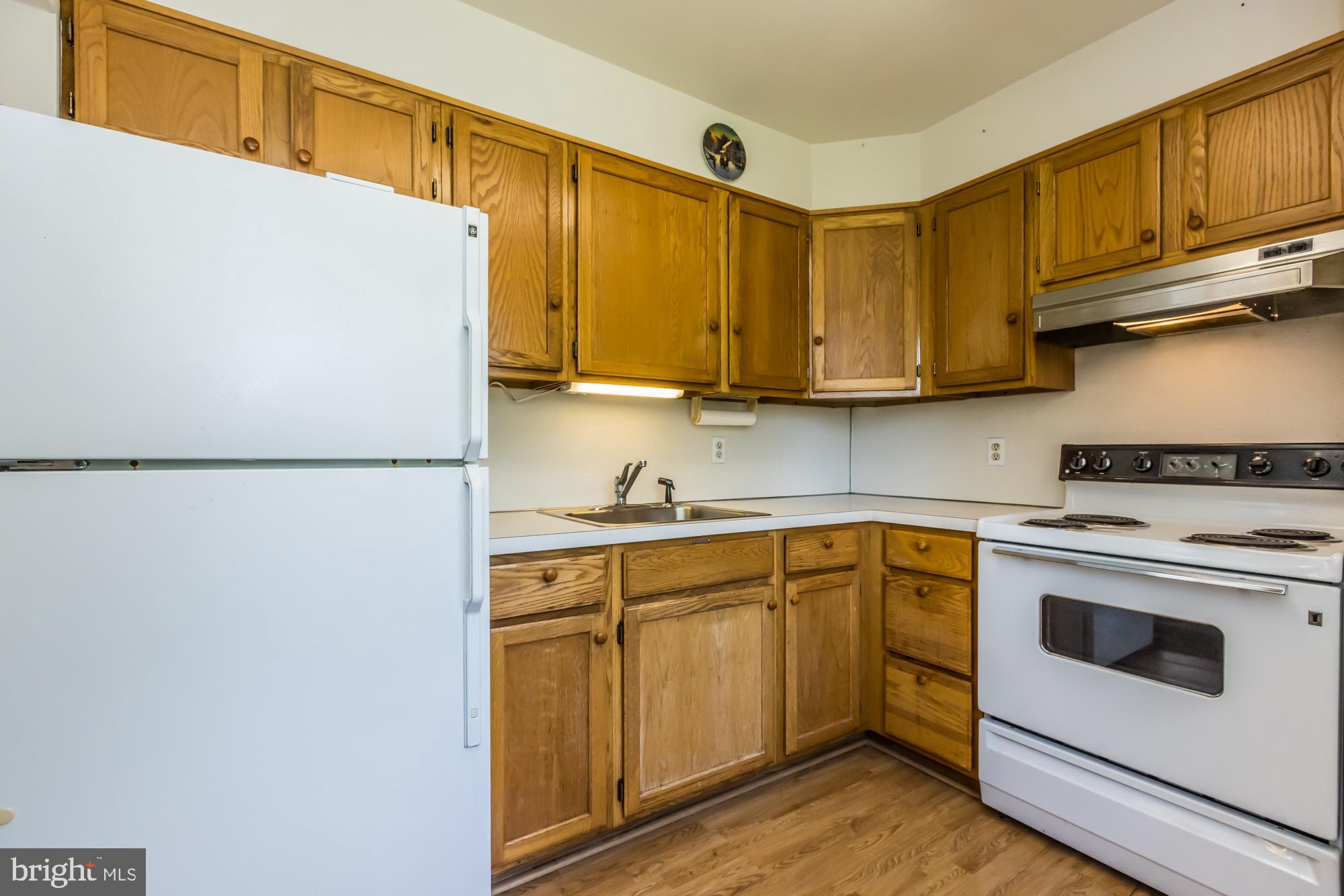 102 Grandview Road Downingtown, PA 19335 - Photo 40 of 43 MIL suite kitchen