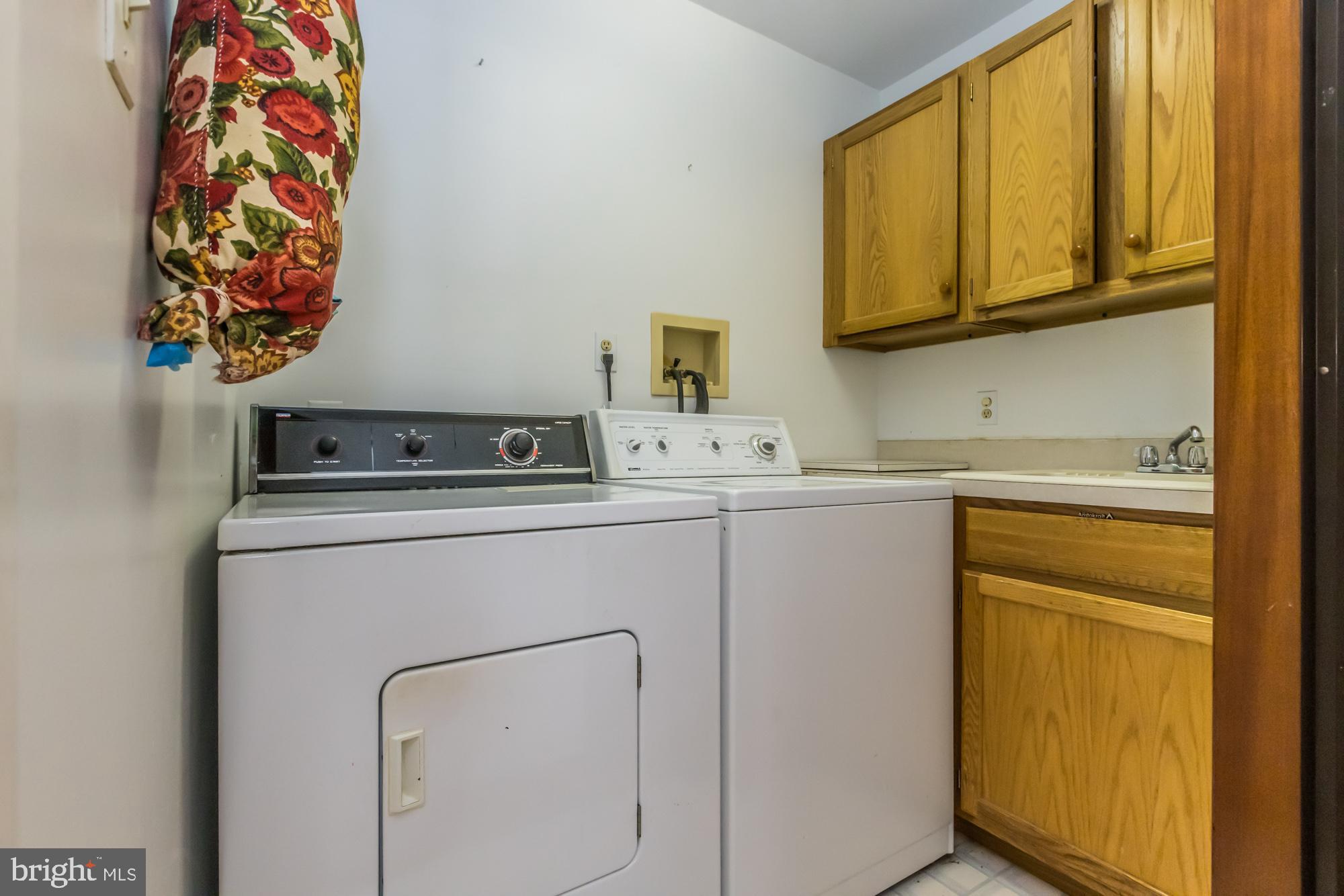 102 Grandview Road Downingtown, PA 19335 - Photo 42 of 43 MIL suite laundry