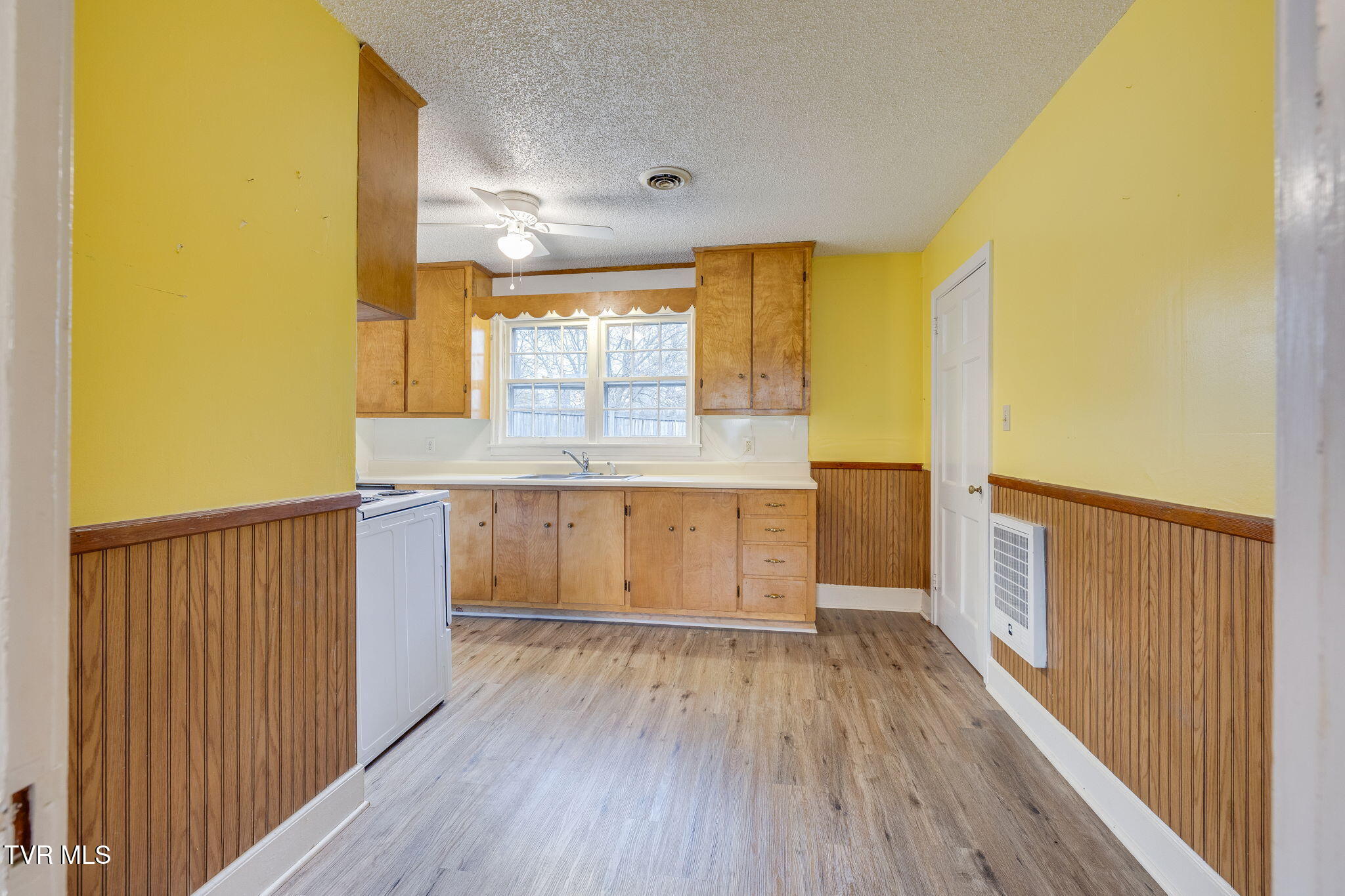 813 Haynes Street Bristol, TN 37620 - Photo 11 of 38 010